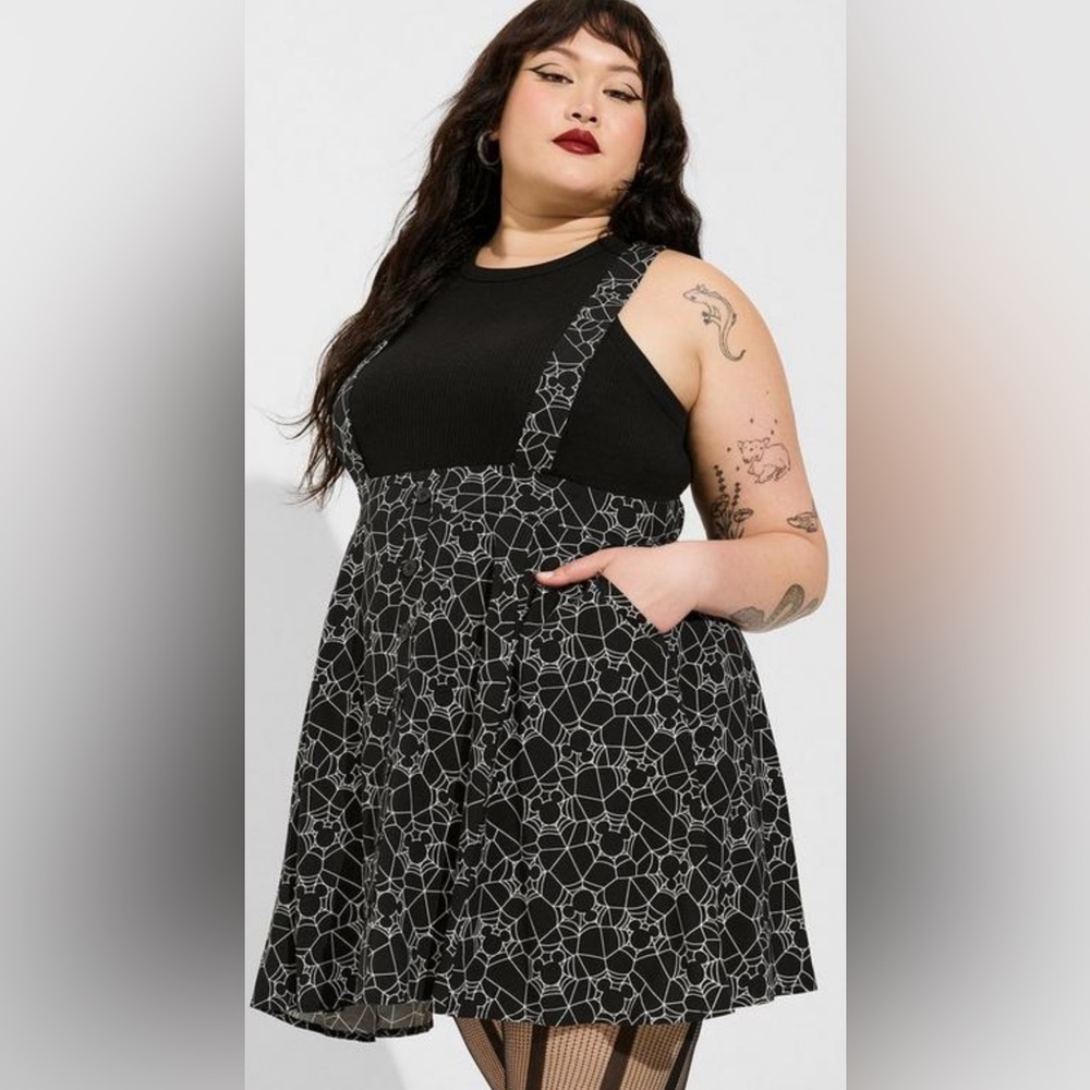 Torrid new with tags Disney Mickey Halloween skirt with suspenders size plus 00